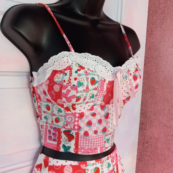 ⭐HOST PICK 🍓 Strawberry kawaii cropped top w/pleated skirt set! 😍 lace trim - Picture 8 of 12